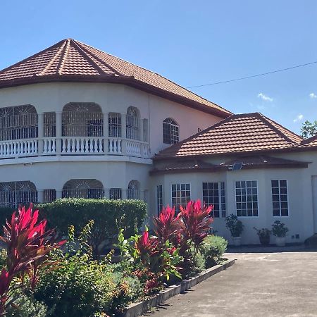 Pearlieron Place Runaway Bay Exterior foto