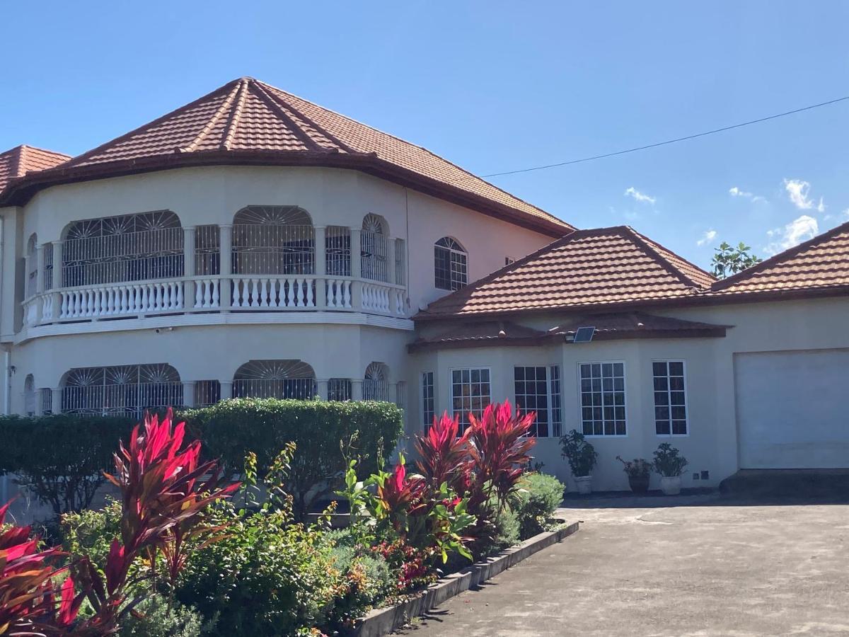 Pearlieron Place Runaway Bay Exterior foto